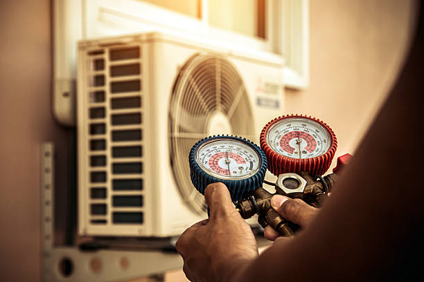 Professional Hvac technician working in Cloverdale, VA